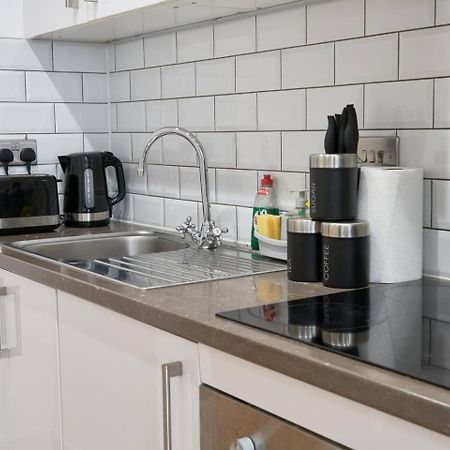 Modern Central Apartment - City Centre - Fast Wifi - Near Utilitia Arena & Icc Birmingham Kültér fotó