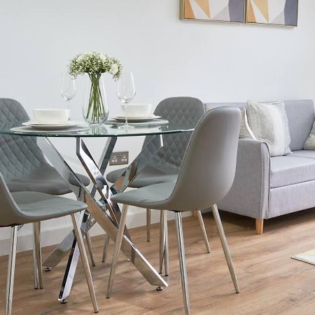 Modern Central Apartment - City Centre - Fast Wifi - Near Utilitia Arena & Icc Birmingham Kültér fotó