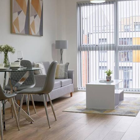 Modern Central Apartment - City Centre - Fast Wifi - Near Utilitia Arena & Icc Birmingham Kültér fotó