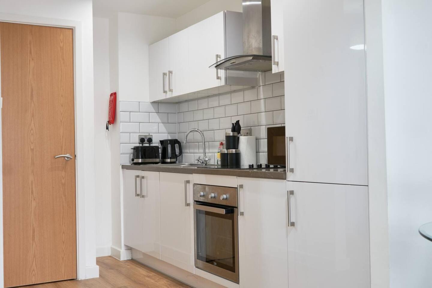 Modern Central Apartment - City Centre - Fast Wifi - Near Utilitia Arena & Icc Birmingham Kültér fotó
