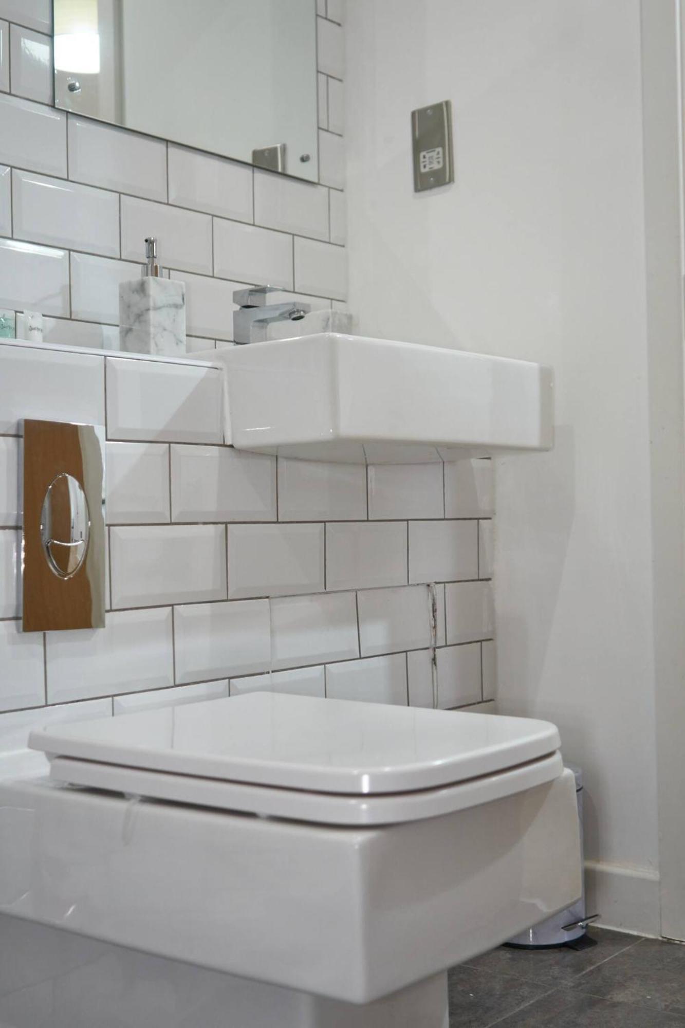 Modern Central Apartment - City Centre - Fast Wifi - Near Utilitia Arena & Icc Birmingham Kültér fotó